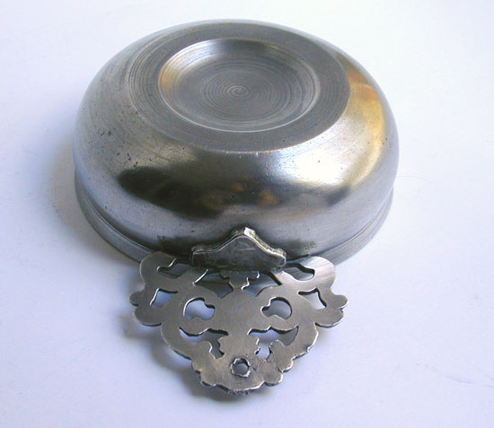 A Small Flower Handled Pewter Porringer Attributed to Wm Billings