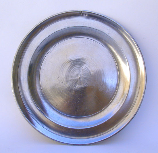 A Near Mint Antque American Nathaniel Austin Single Reed Rim Pewter Plate