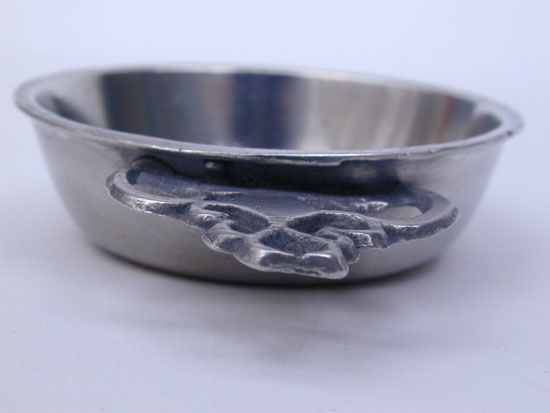 An Unmarked Pewter Taster Porringer by Richard Lee