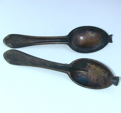 A Dog Nose Handle Spoon Mold