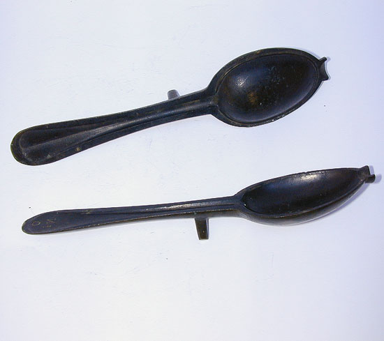 A Bronze Rat Tail Spoon Mold