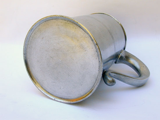 An Unmarked Quart Connecticut Mug